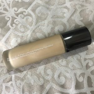 BECCA Luminous Perfecting Foundation in LIGHT